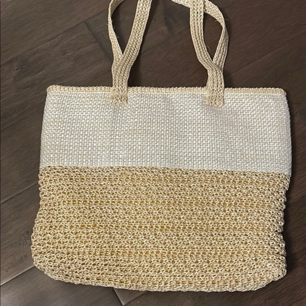 Elegant Two-Tone straw like Woven Tote Baglined with pockets - Picture 2 of 10